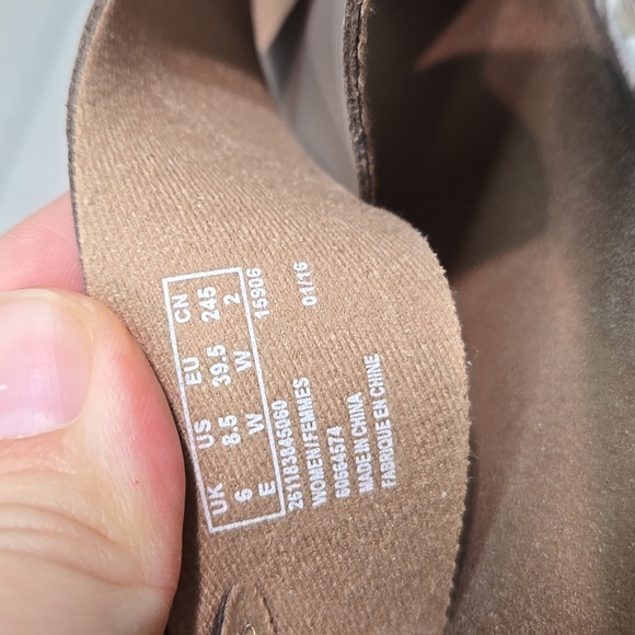 Clarks Collection Cushion Soft Women's Tan Wedge Leather Sandals Shoes Sz 8.5 - Picture 13 of 13